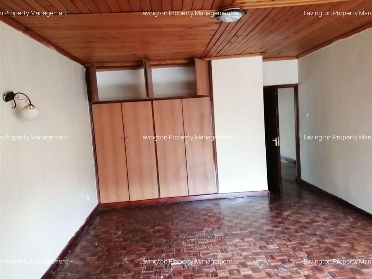 5 Bed House with En Suite at Lavington Green - 17