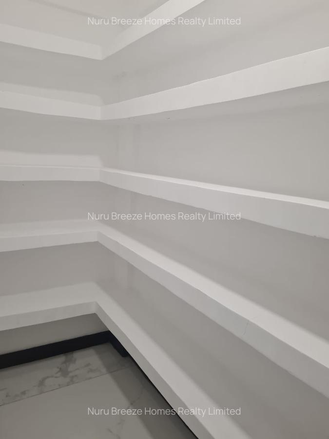 5 Bed Townhouse with En Suite in Westlands Area - 15