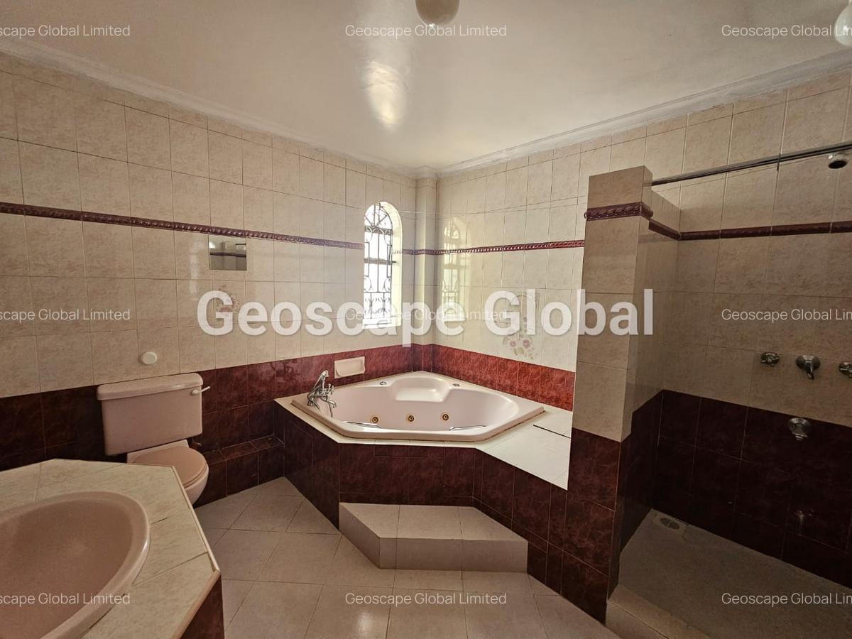 5 Bed Townhouse with En Suite in Riverside - 11