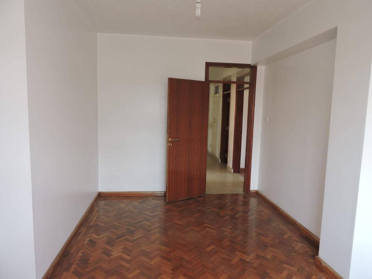 3 Bed Apartment with En Suite in Brookside - 11