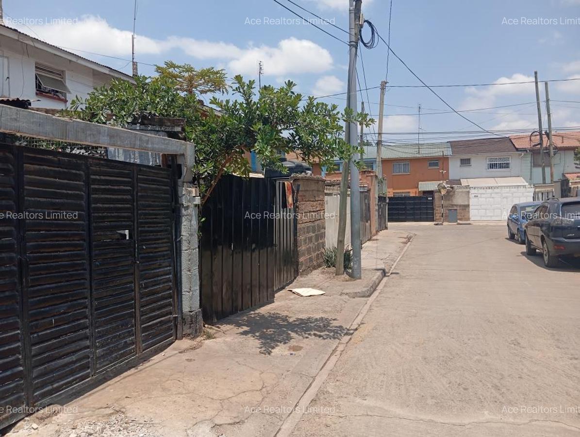 3 Bed Townhouse with En Suite at Nairobi West Estate - 11