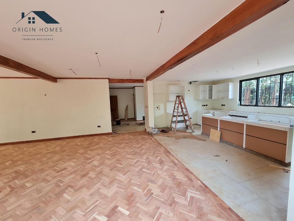 4 Bed House with En Suite at Lavington - 5