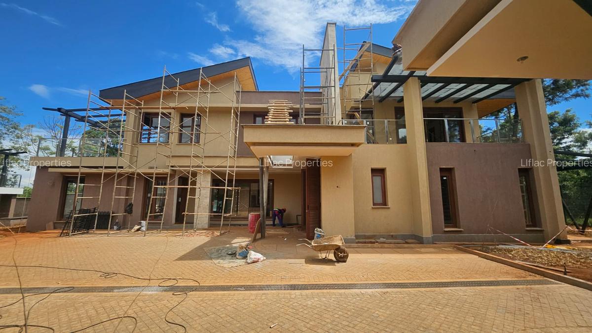 5 Bed House with En Suite in Runda - 2