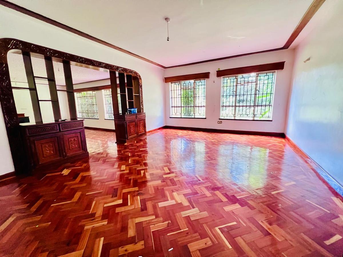 4 Bed House with En Suite at Mimosa - 4