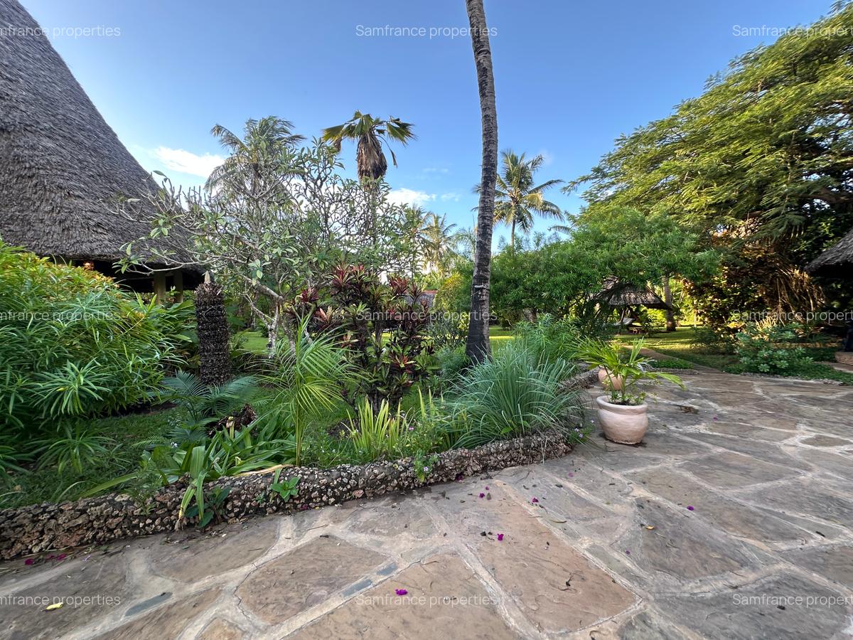 5 Bed Villa with En Suite at Beach Road - 12