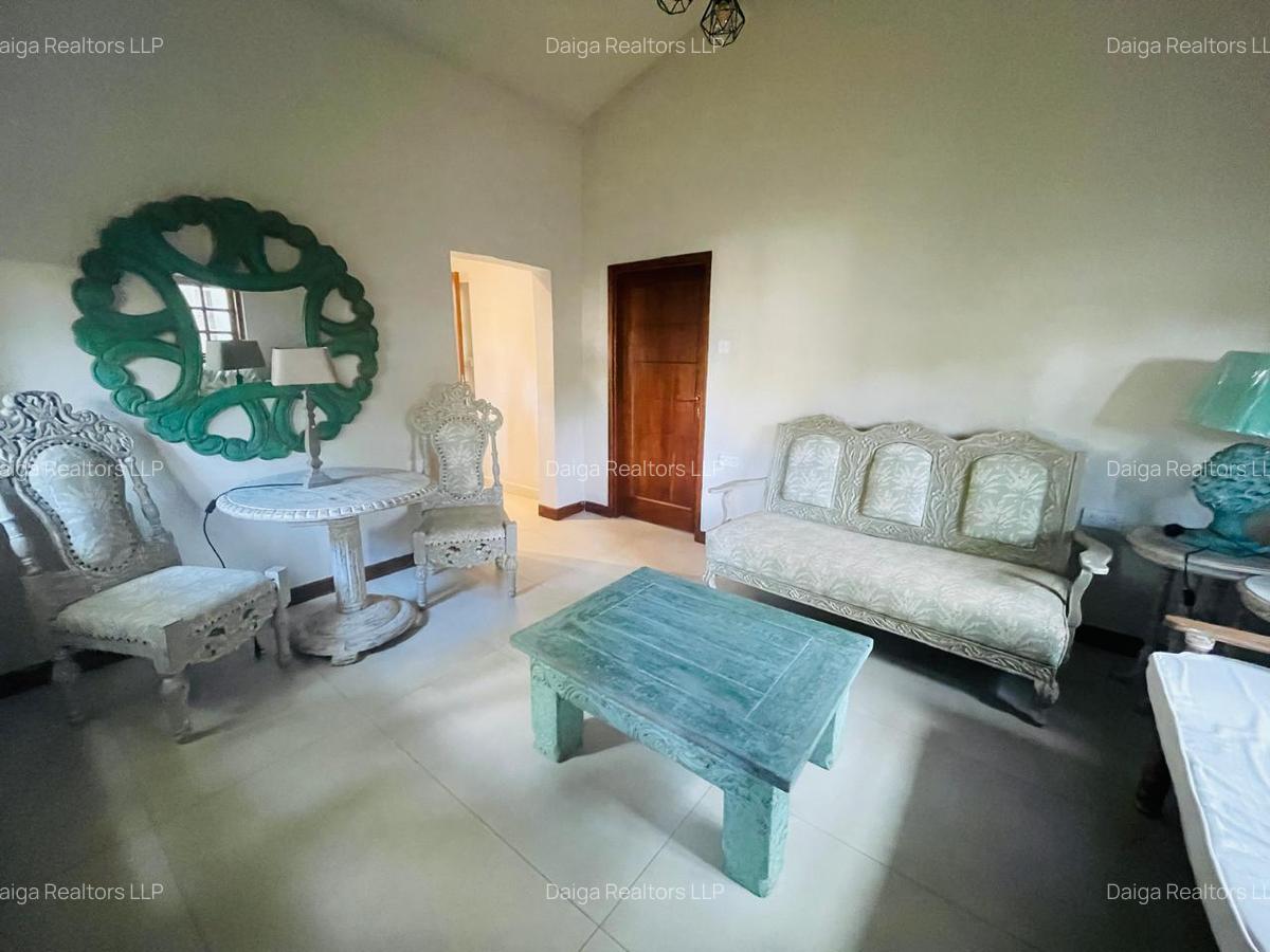 4 Bed Villa with En Suite in Bofa - 4