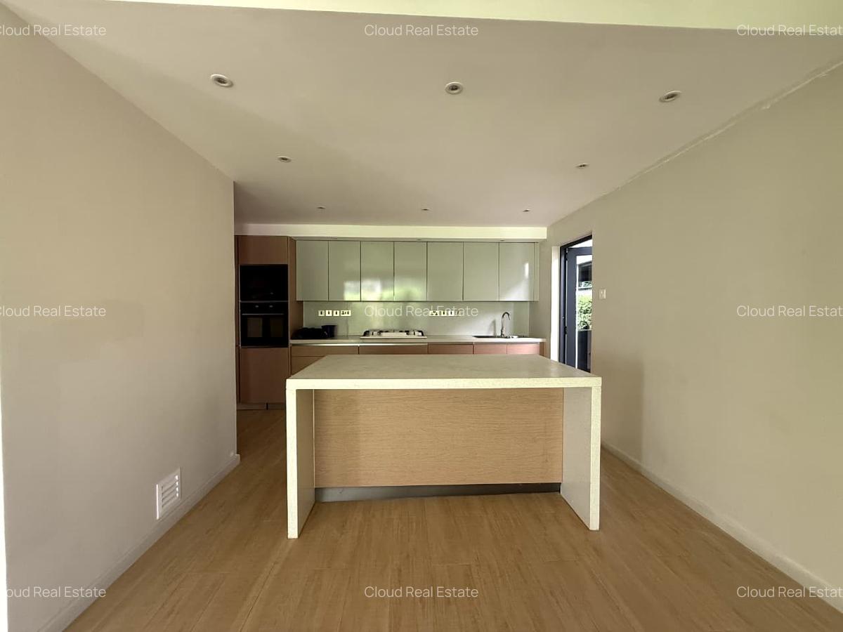 5 Bed House with En Suite in Kyuna - 6