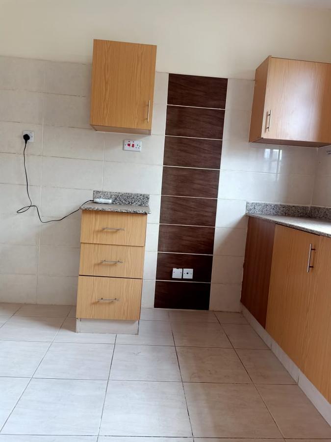 2 Bed Apartment with En Suite at Fourways - 5