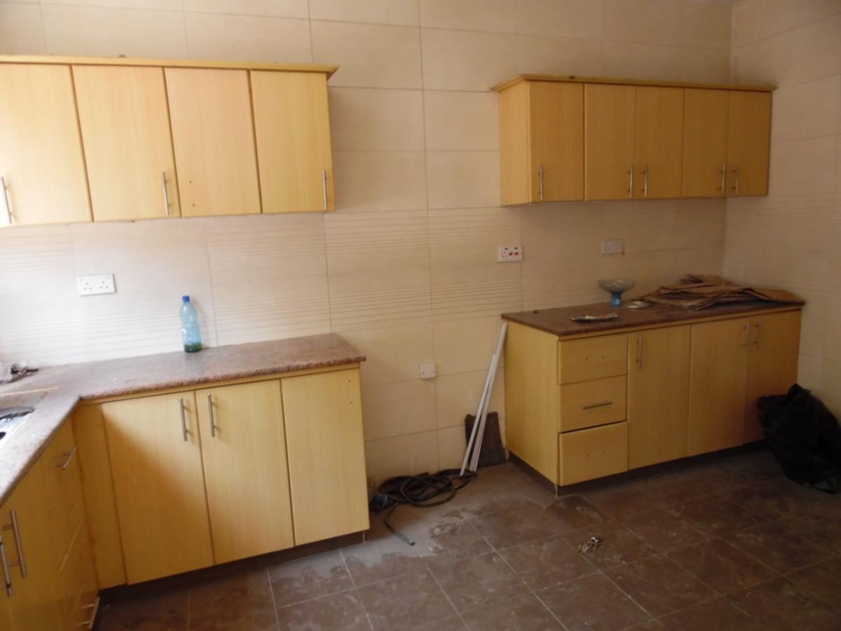 3 Bed Apartment with En Suite at Lavington - 16