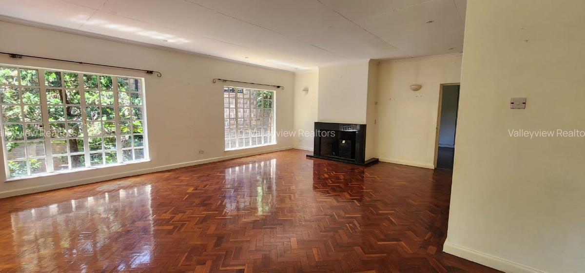 4 Bed House with En Suite at Lavington - 11