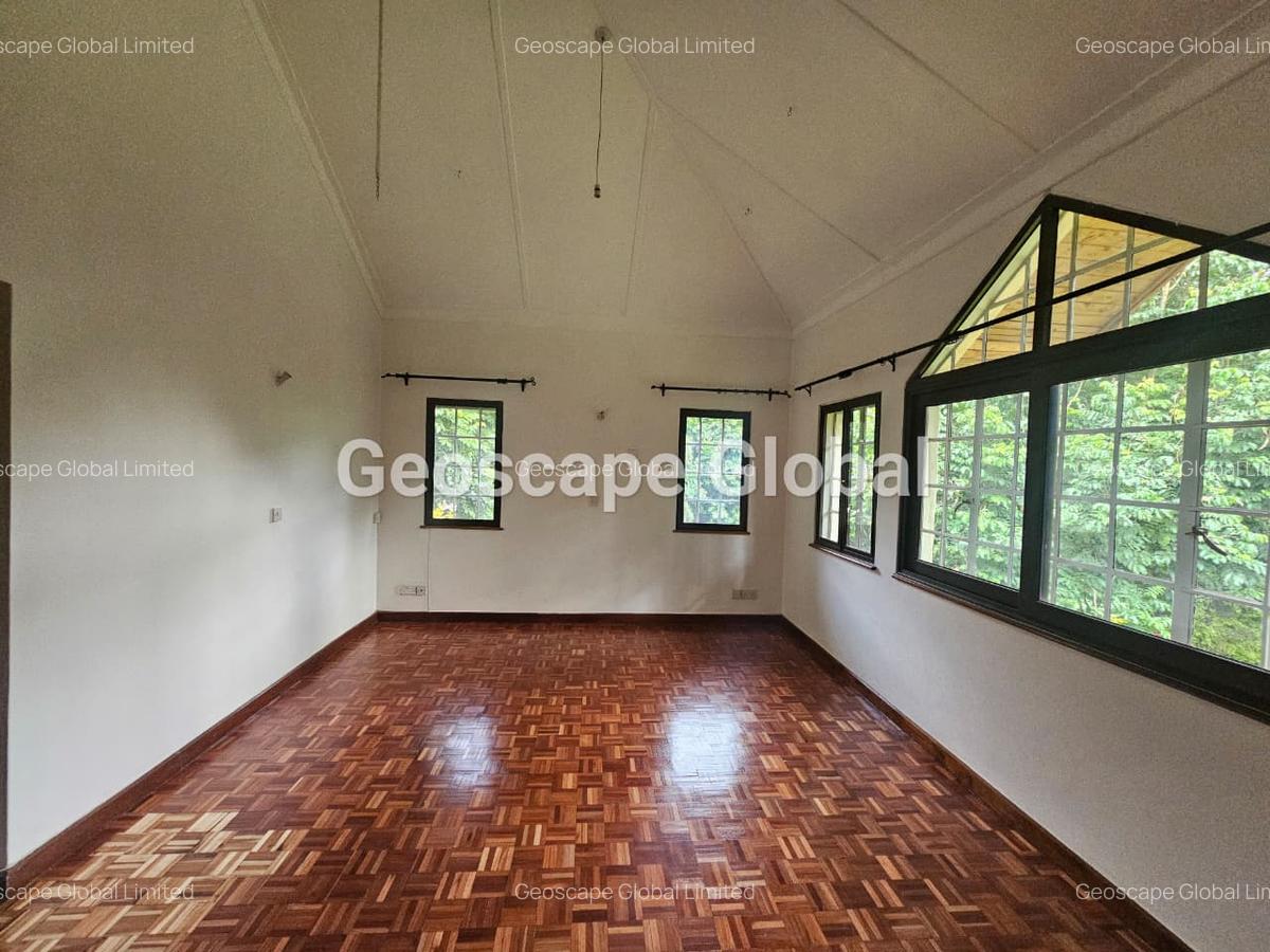 5 Bed House with En Suite in Rosslyn - 2