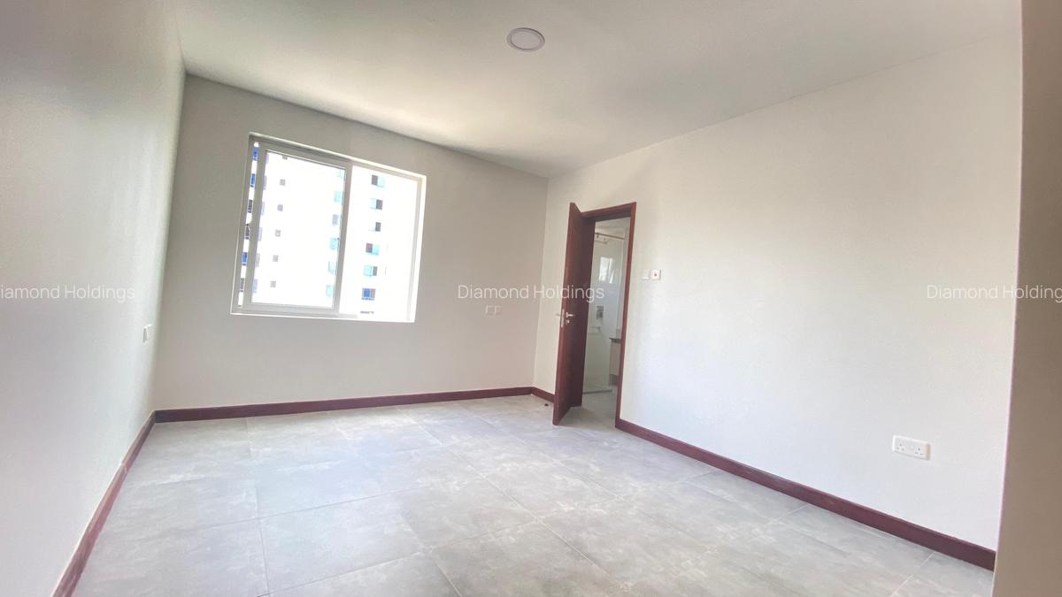 3 Bed Apartment with En Suite at Parklands - 9