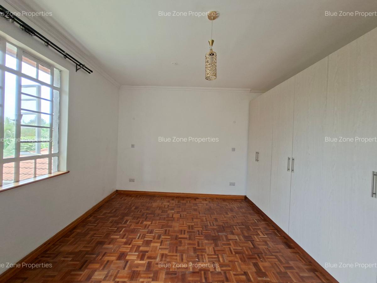 5 Bed Townhouse with En Suite at - 18