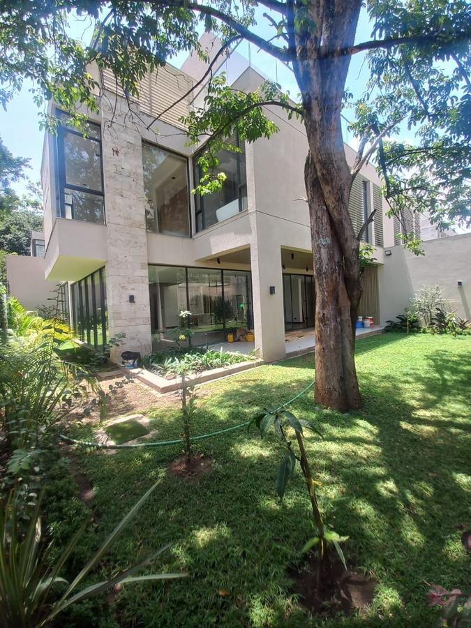 5 Bed Villa with En Suite in Lavington - 1