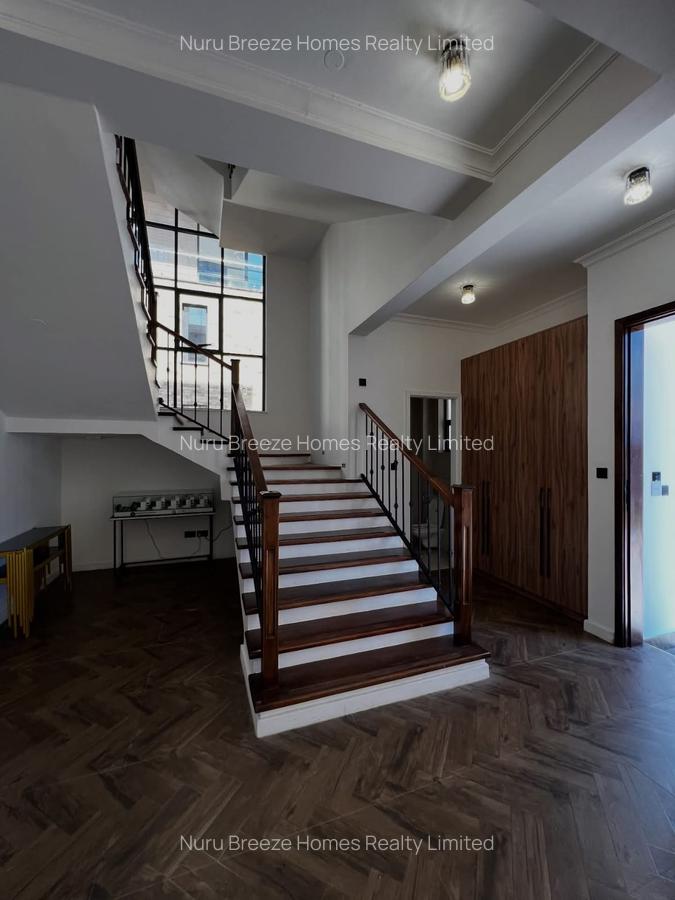 4 Bed Townhouse with En Suite in Lavington - 10