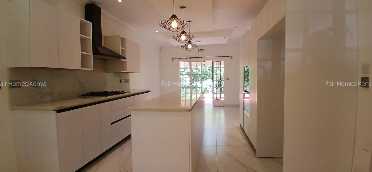 4 Bed House with En Suite at Lavington Green - 17