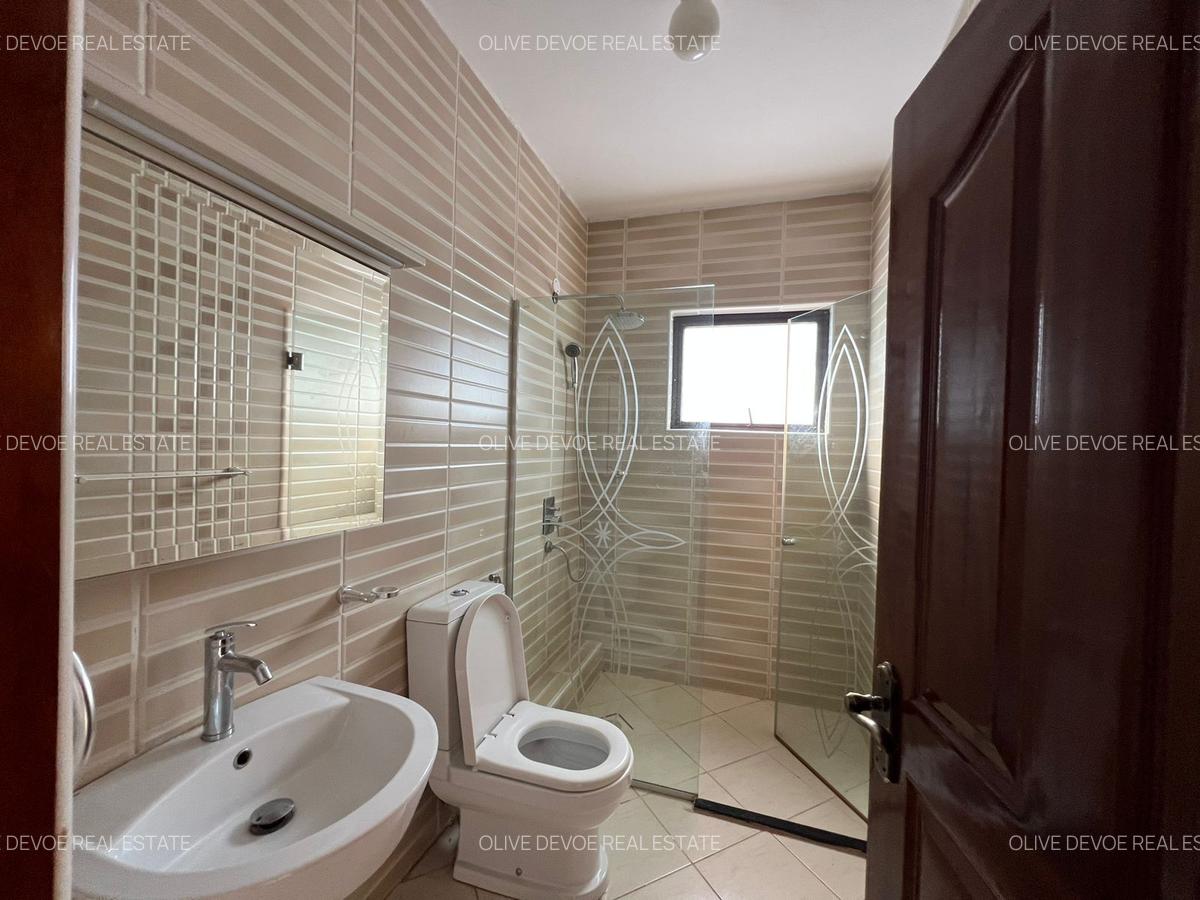 5 Bed Townhouse with En Suite in Westlands Area - 3