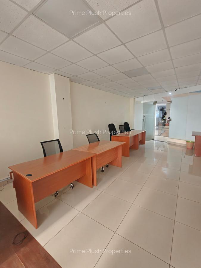 900 ft² Office with Parking in Parklands - 1