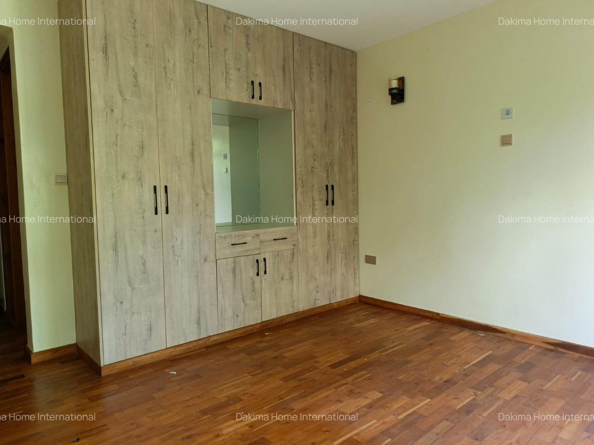 5 Bed Townhouse with En Suite in Runda - 9