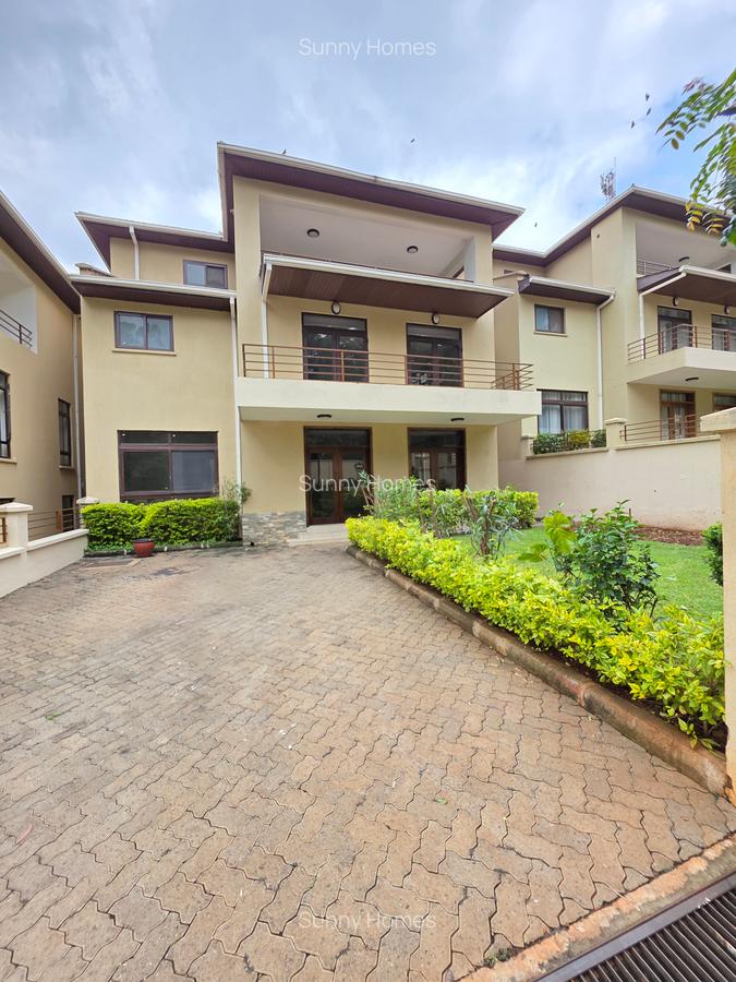 5 Bed Townhouse with En Suite at Lavington Green - 1