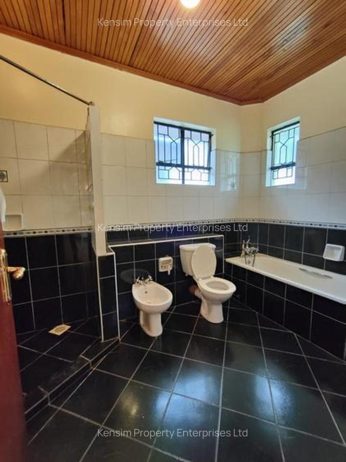 4 Bed Townhouse with En Suite in Lavington - 9