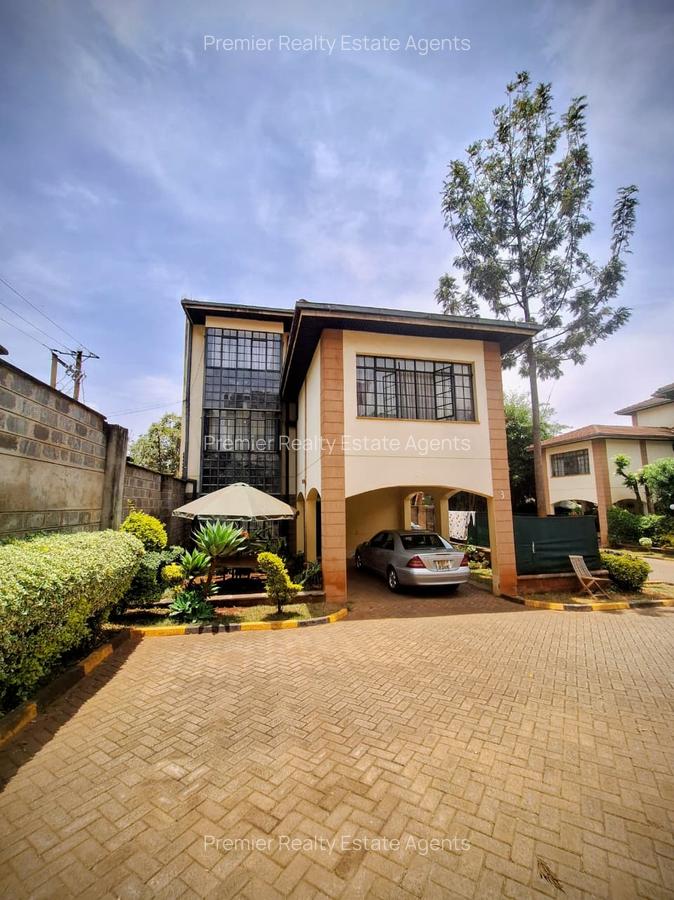 4 Bed House with En Suite at Lavington - 1