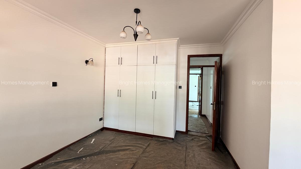 5 Bed Villa with En Suite in Windsor - 10