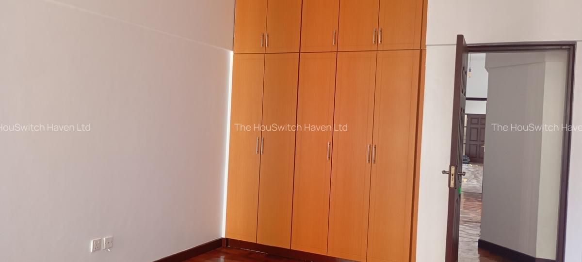 4 Bed Apartment with En Suite at Brookside Drive - 8