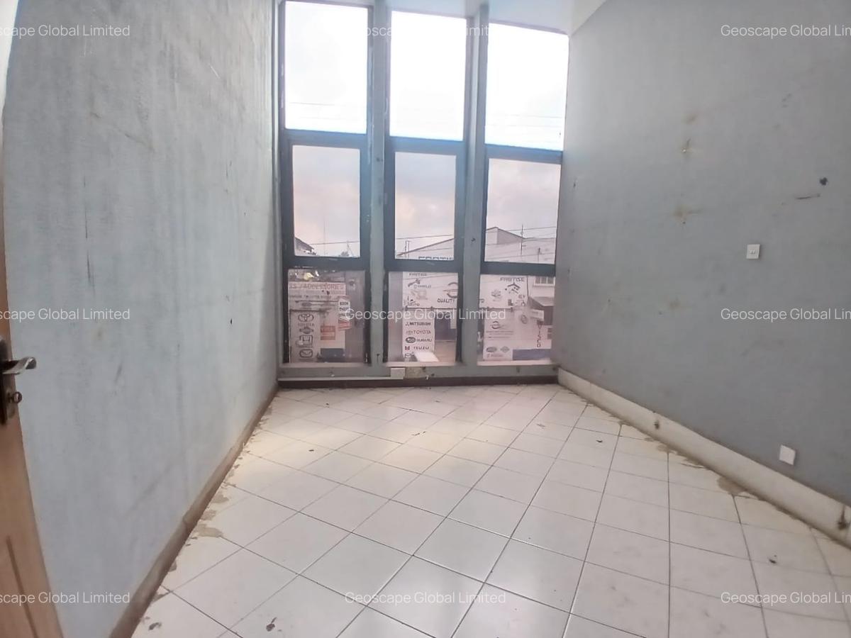 6,500 ft² Warehouse with Parking in Industrial Area - 6