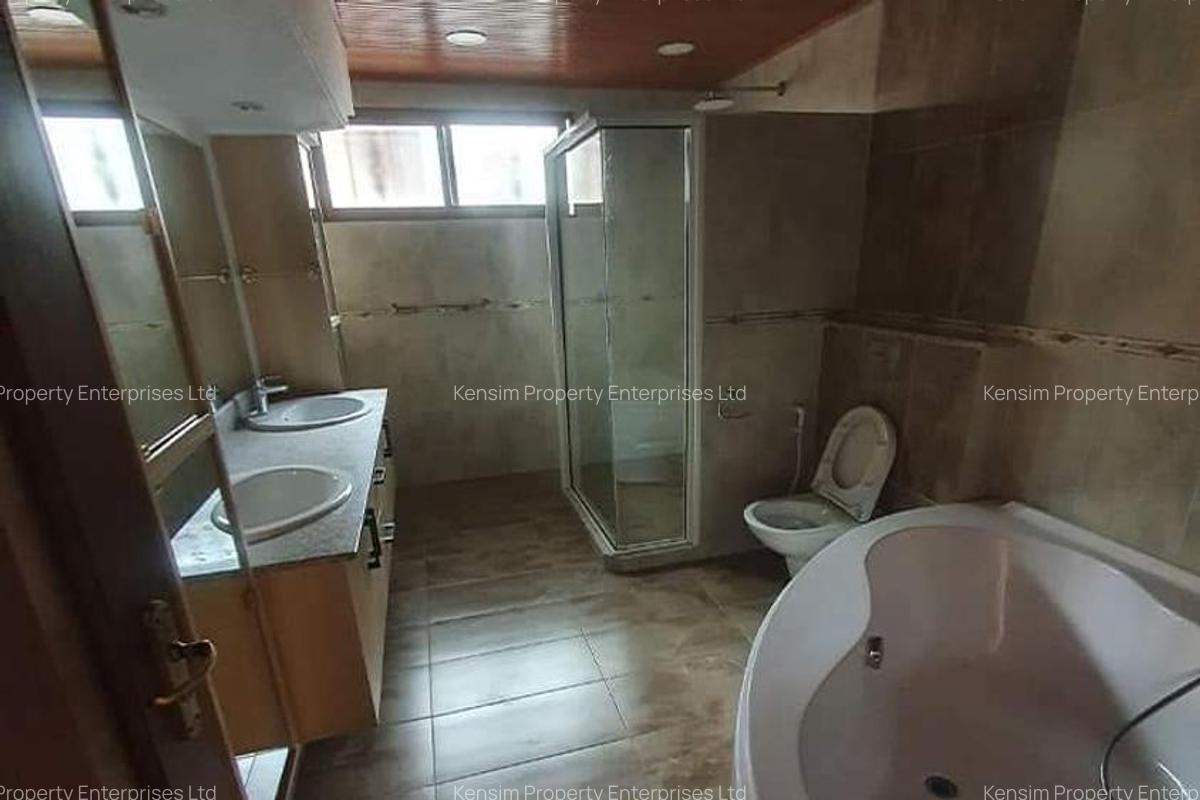 5 Bed Townhouse with En Suite in Spring Valley - 9