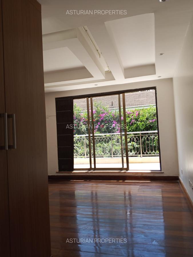 5 Bed Townhouse with En Suite in Lavington - 18