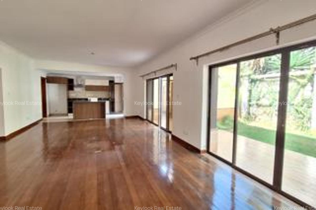 4 Bed Townhouse with En Suite at Lavington - 8