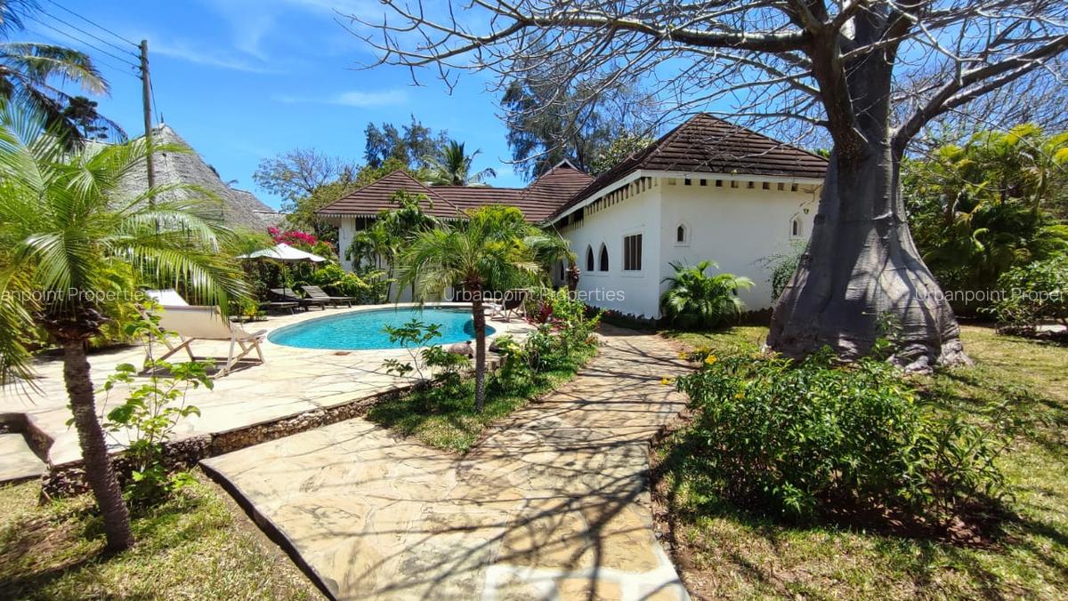 3 Bed House with En Suite in Malindi - 2