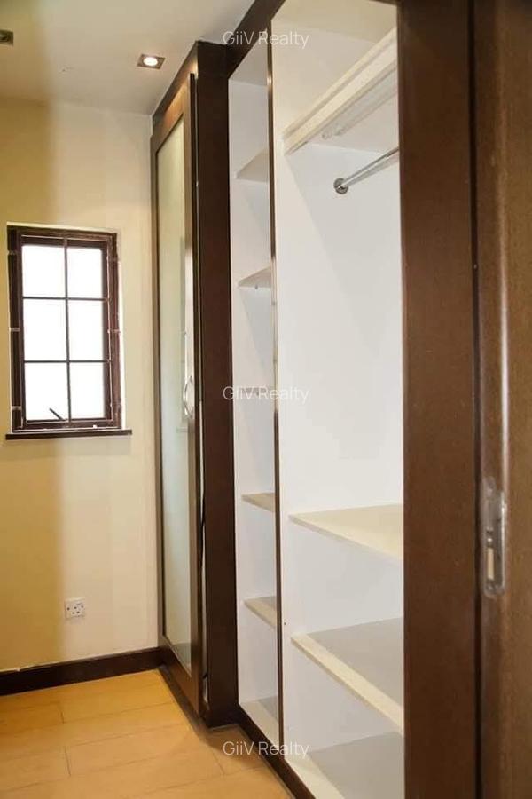 3 Bed Apartment with En Suite in Riverside - 16