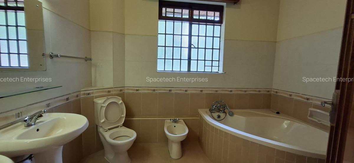 5 Bed House with En Suite in Nyari - 14