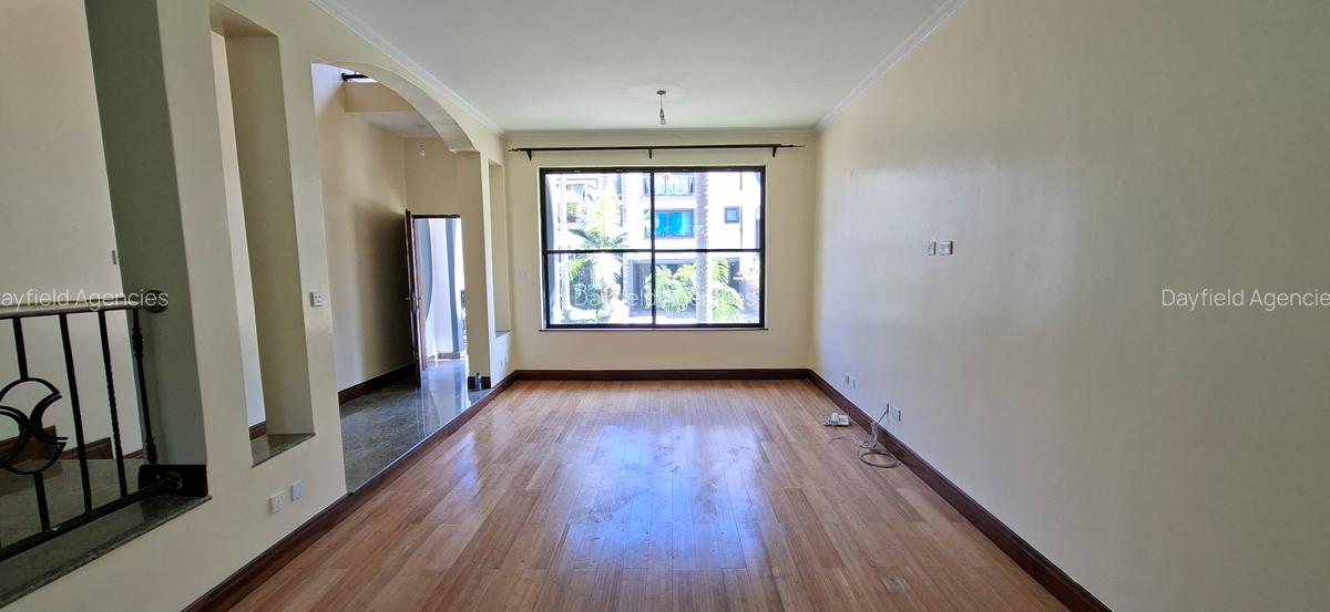 4 Bed House with En Suite at Grevillea Grove - 2