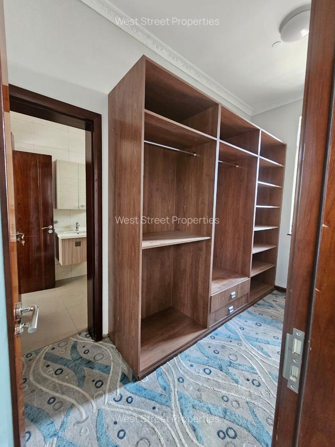 6 Bed Townhouse with En Suite at Lavington - 9