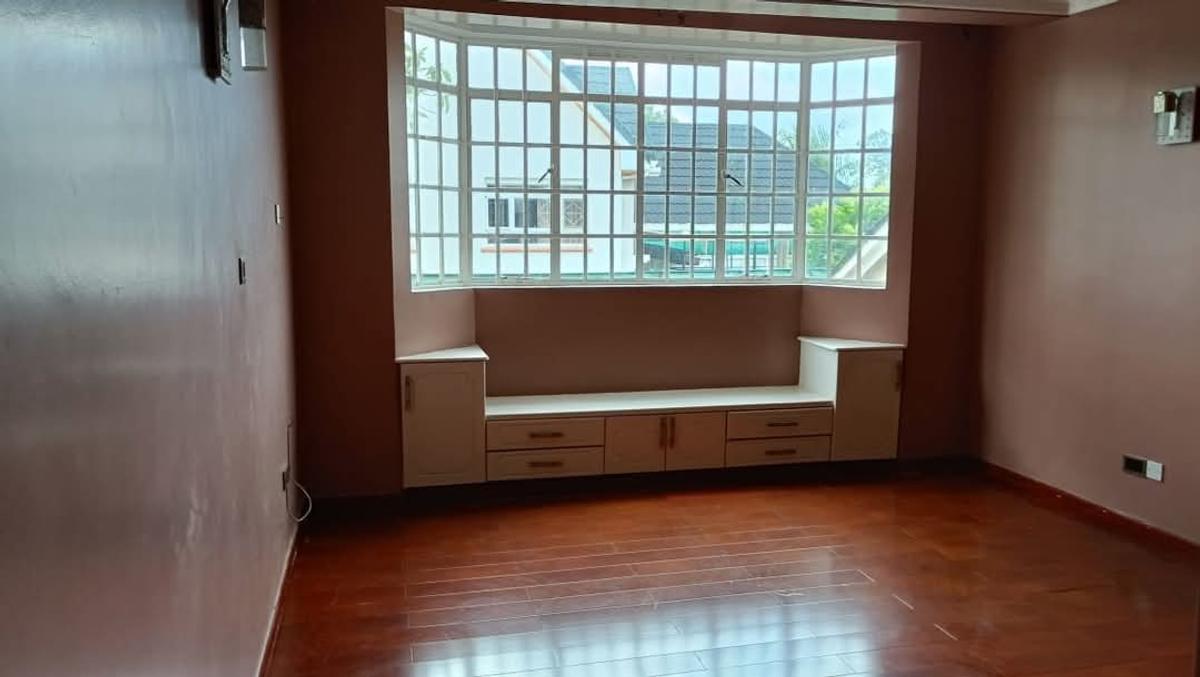 5 Bed House with En Suite in Runda - 20