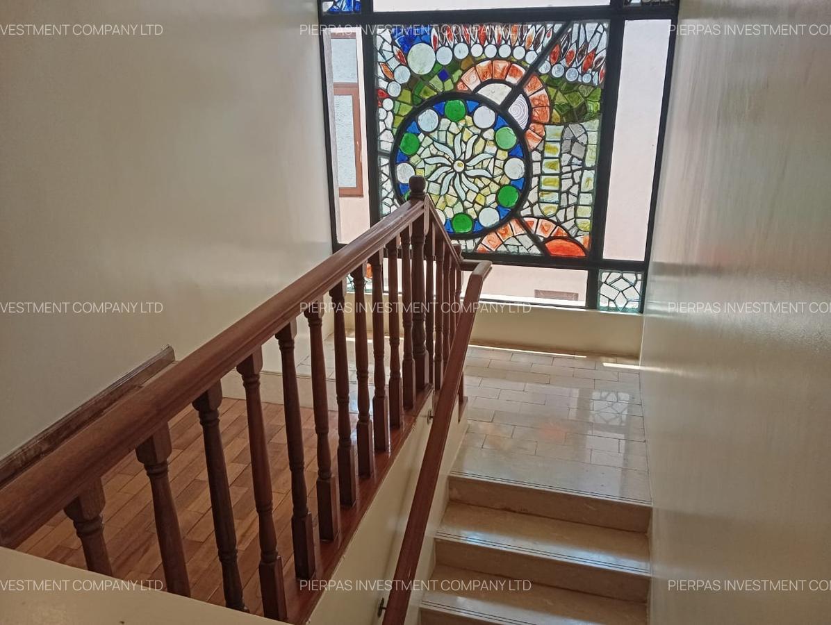 5 Bed Townhouse with En Suite in Lavington - 8