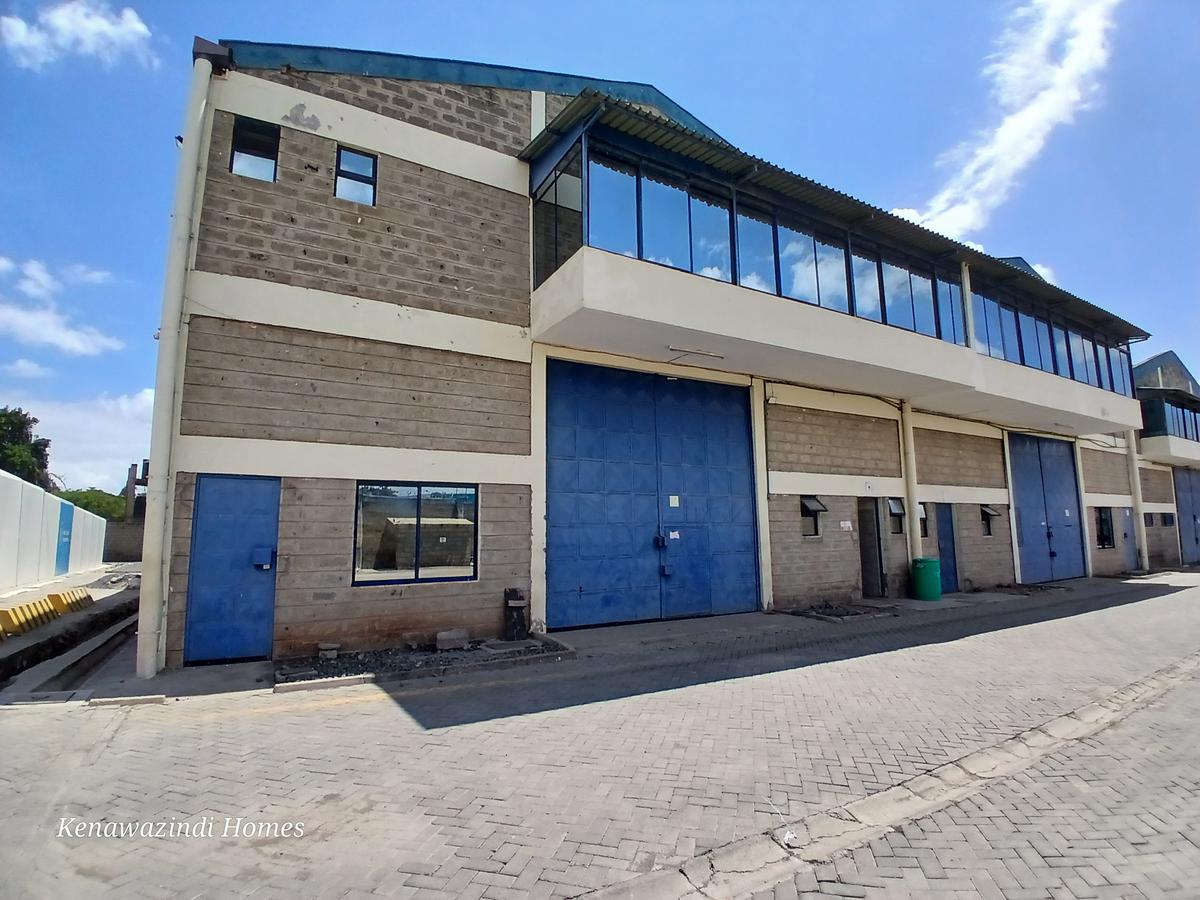 9,000 ft² Warehouse with Service Charge Included at Gateway Mall - 2