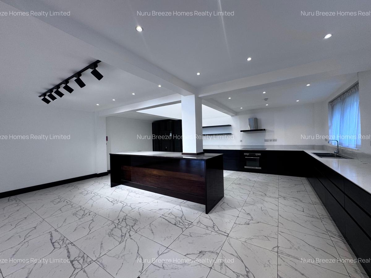 5 Bed House with En Suite in Runda - 8