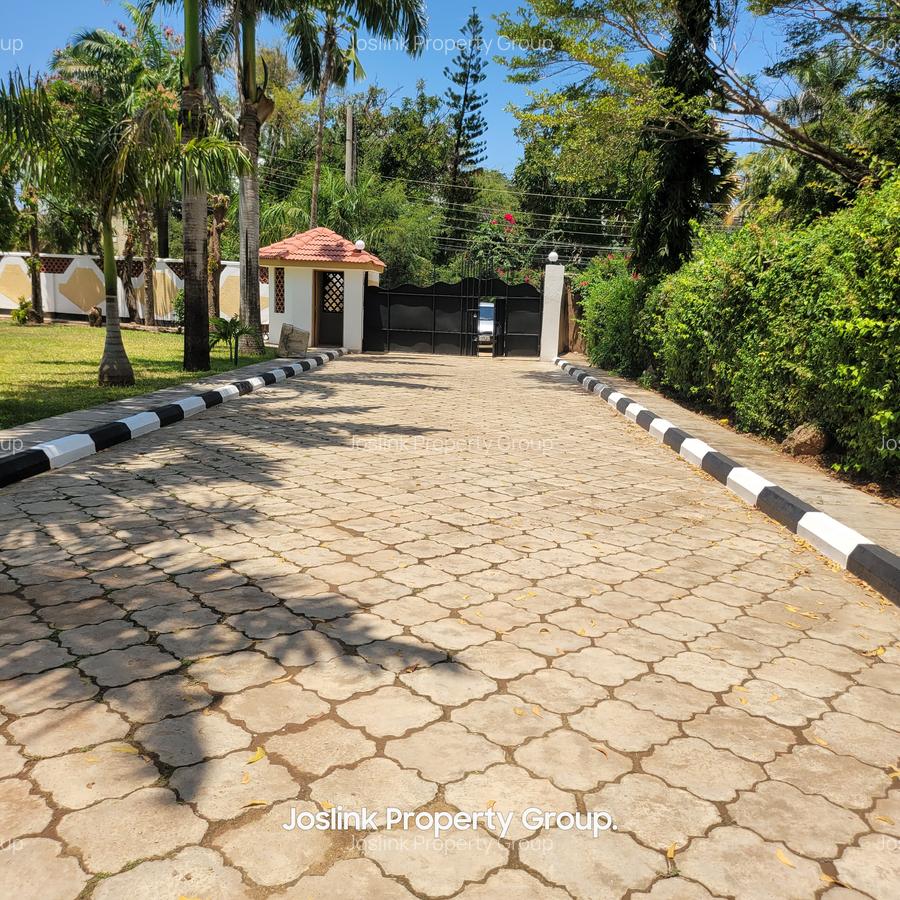 5 Bed Townhouse with En Suite at Mt Kenya - 3