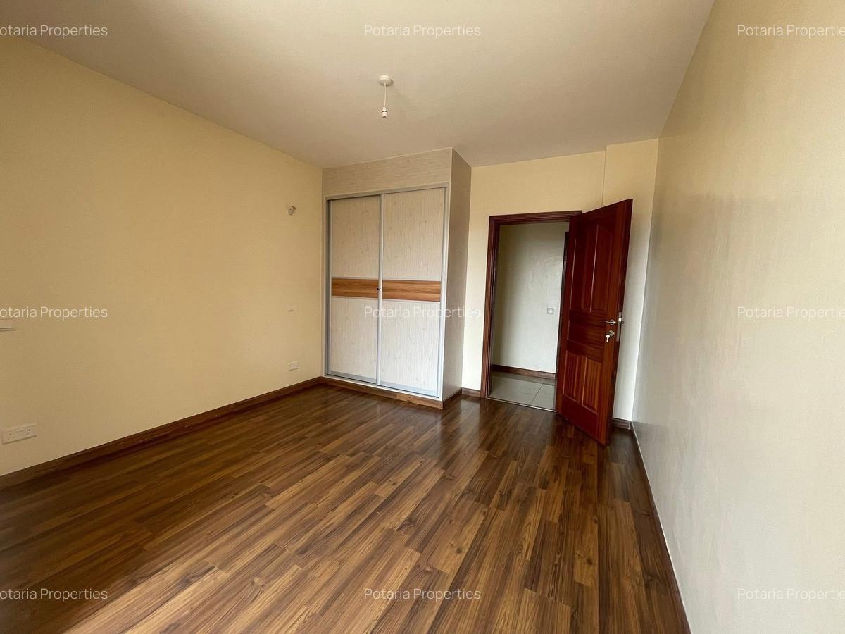 4 Bed Apartment with En Suite in Parklands - 6