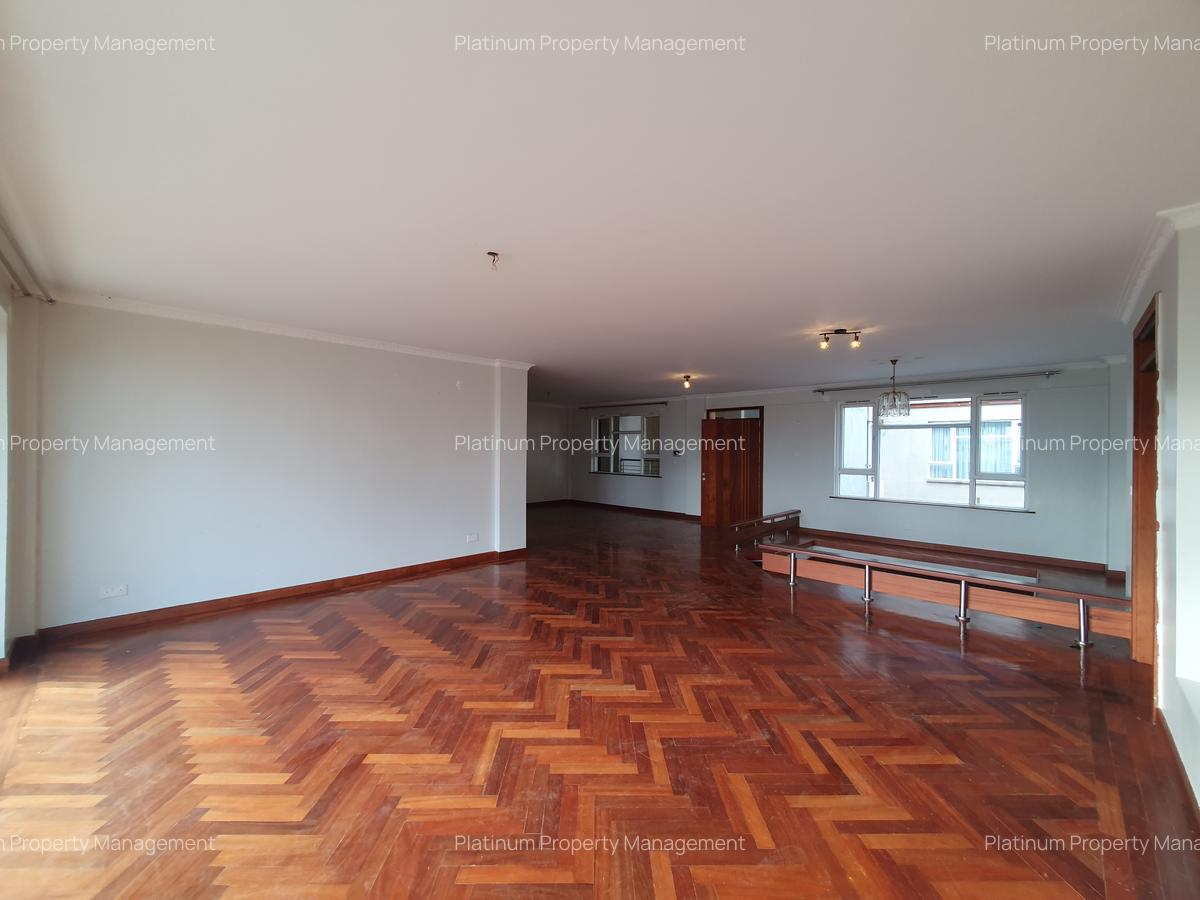 4 Bed Apartment with En Suite at Githuri Rd - 4