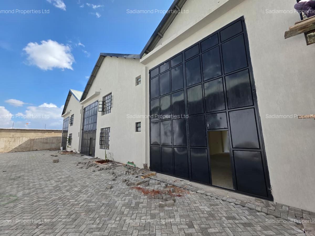 4,000 ft² Warehouse with Parking in Mlolongo - 1