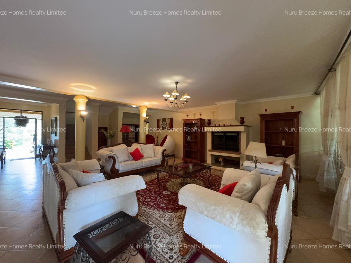 5 Bed House with En Suite in Runda - 2