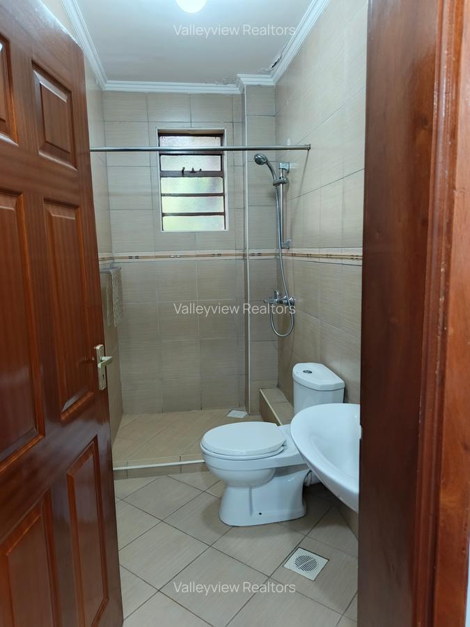 3 Bed Villa with En Suite at Lavington - 19