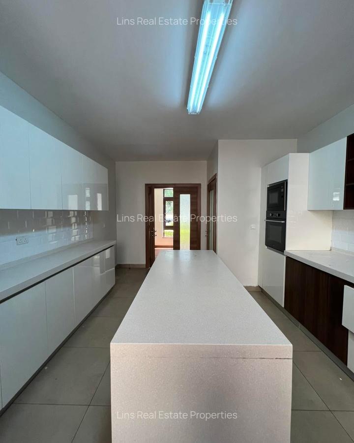 5 Bed Townhouse with En Suite in Lavington - 5