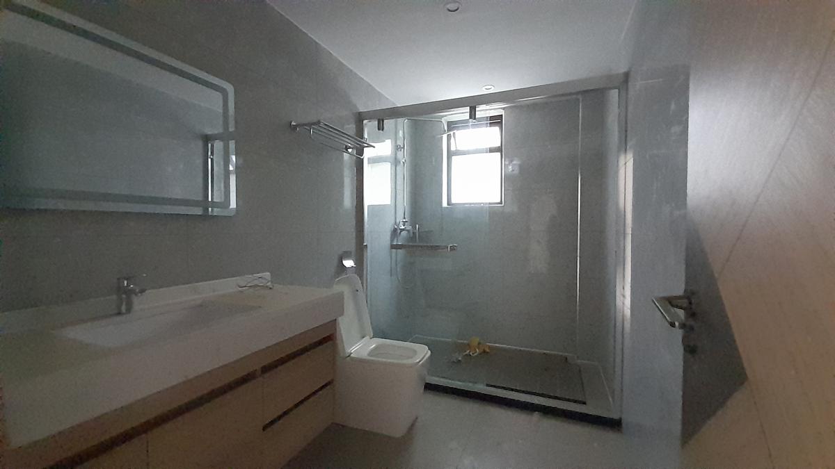 3 Bed Apartment with En Suite at Riverside Dr - 8