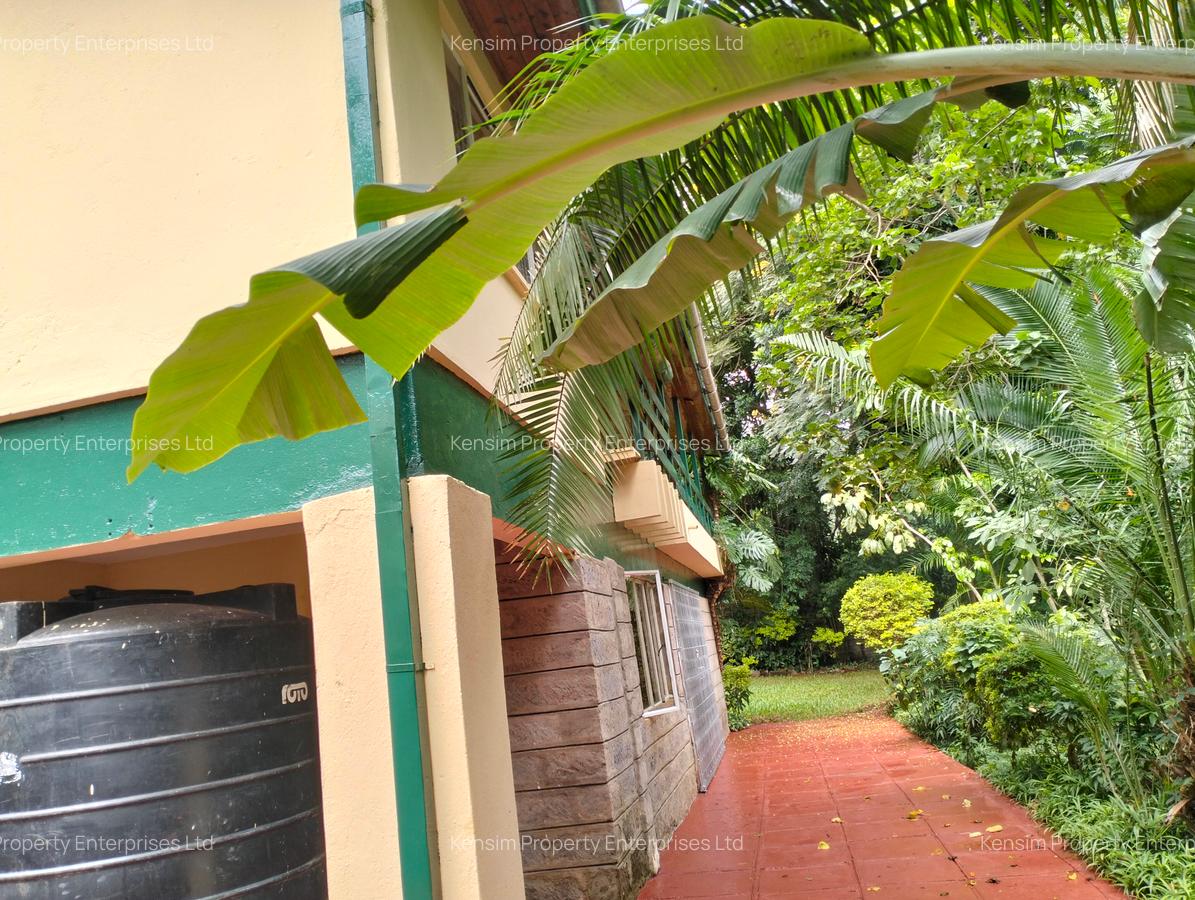 5 Bed House with En Suite in Lavington - 19